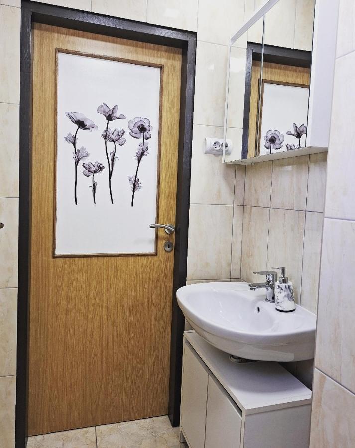 Apartment Ory 2 Between The Beach And City Center Пула Екстериор снимка