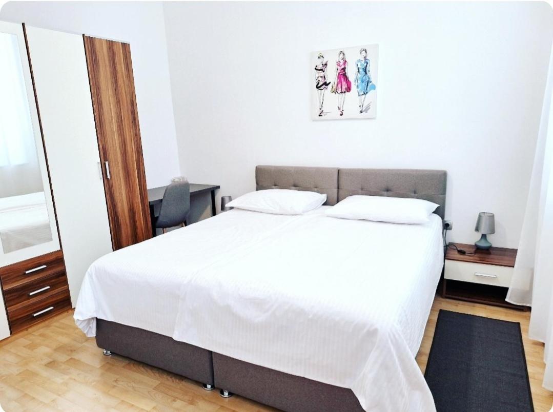 Apartment Ory 2 Between The Beach And City Center Пула Екстериор снимка
